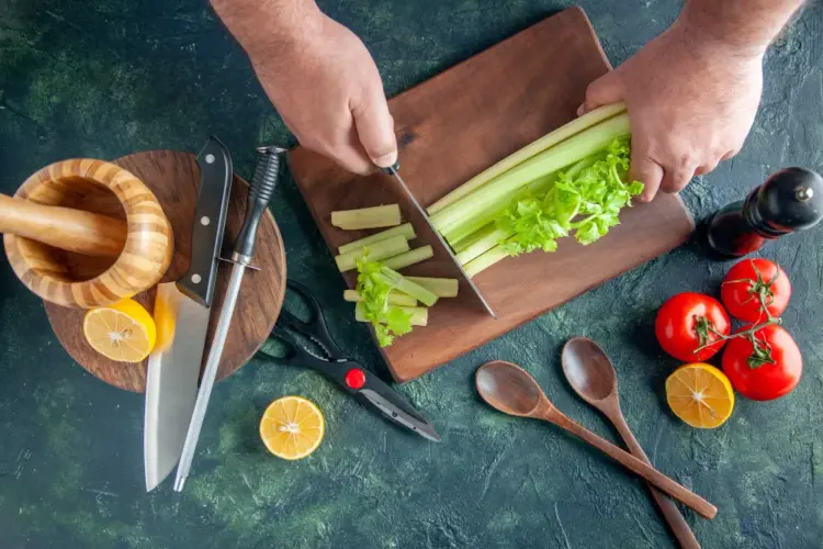 Quels sont les couteaux indispensables en cuisine à avoir chez soi ?
