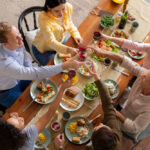 Menu pour événement familial : quels plats peuvent être préparés à l’avance sans perdre en qualité ?