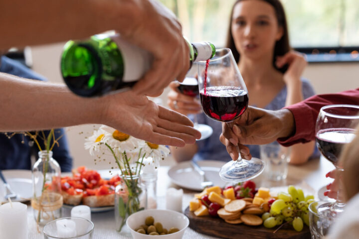 Accords mets et vins : quand le cépage révèle les saveurs de l&rsquo;été