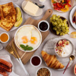 Les incontournables d&rsquo;un repas réussi entre petit-déjeuner et déjeuner