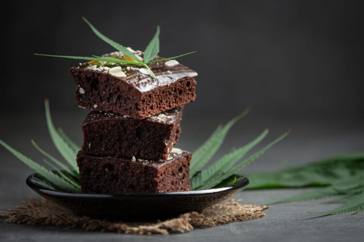 Gâteau au CBD : pourquoi le goût compte autant que le dosage