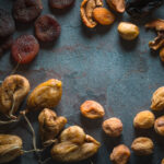 Fruits secs et graines oléagineuses en cuisine bio professionnelle