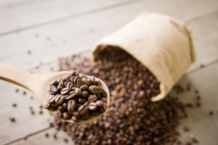 Café en grain en 1 kg : le bon calcul pour les amateurs