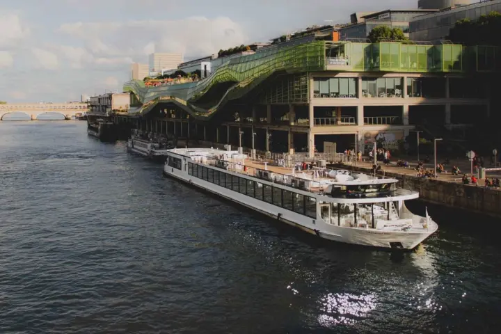 Dîner-croisière à Paris : vivez une expérience gastronomique inoubliable avec le Diamant Bleu